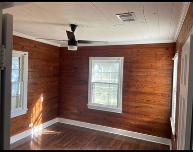 321 S Arcola Street - Photo Thumbnail 4