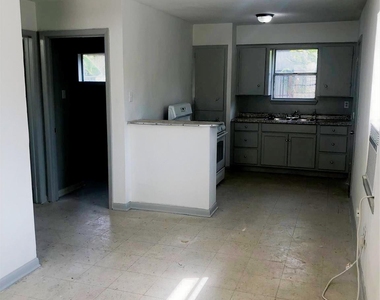404 James Street - Photo Thumbnail 3