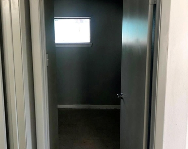 404 James Street - Photo Thumbnail 10