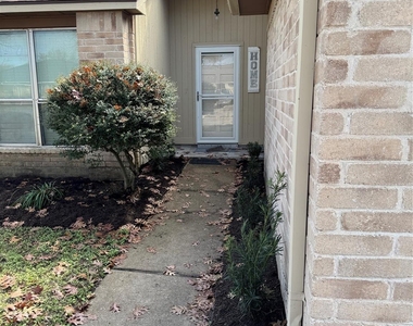 13123 Chipman Glen Drive - Photo Thumbnail 9
