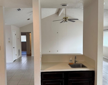 13123 Chipman Glen Drive - Photo Thumbnail 30