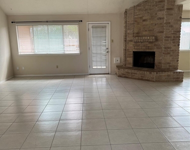 13123 Chipman Glen Drive - Photo Thumbnail 6