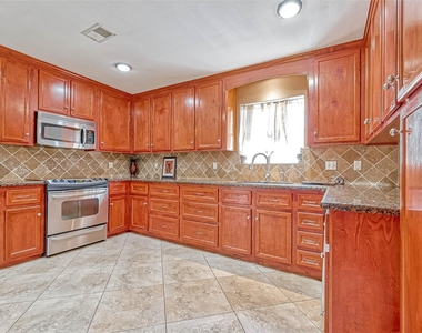 711 Lodgehill Lane - Photo Thumbnail 2