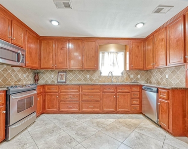711 Lodgehill Lane - Photo Thumbnail 15