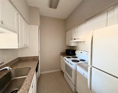 728 Bering Drive - Photo Thumbnail 4