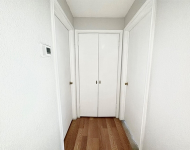 728 Bering Drive - Photo Thumbnail 8