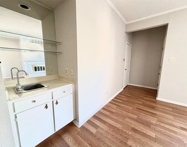 728 Bering Drive - Photo Thumbnail 2