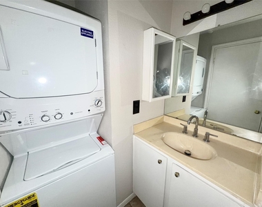 728 Bering Drive - Photo Thumbnail 5