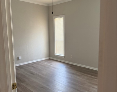 728 Bering Drive - Photo Thumbnail 16