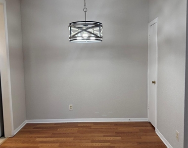 728 Bering Drive - Photo Thumbnail 13
