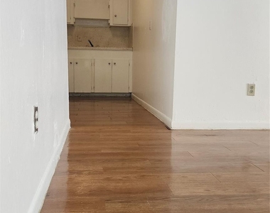105 Avondale Street - Photo Thumbnail 2