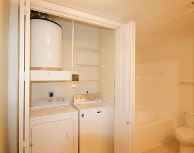 7575 Kirby Drive - Photo Thumbnail 3