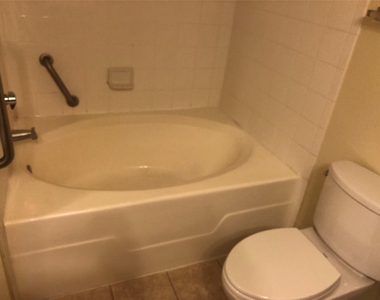 7575 Kirby Drive - Photo Thumbnail 17