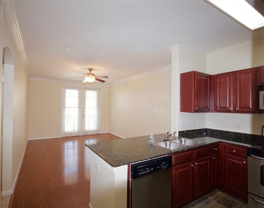 7575 Kirby Drive - Photo Thumbnail 8