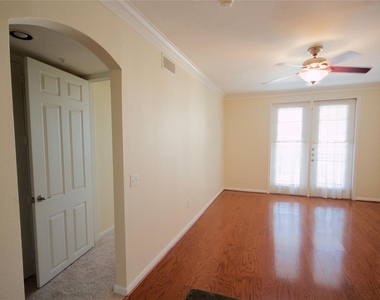 7575 Kirby Drive - Photo Thumbnail 6