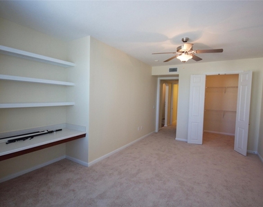 7575 Kirby Drive - Photo Thumbnail 4