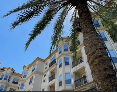 7575 Kirby Drive - Photo Thumbnail 18