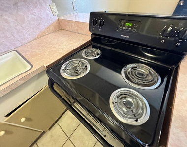 2201 North Grand Boulevard - Photo Thumbnail 10