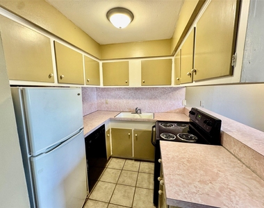 2201 North Grand Boulevard - Photo Thumbnail 6