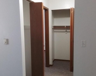 602 W Van Dorn Street - Photo Thumbnail 4
