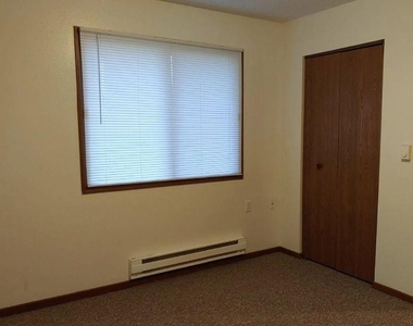 602 W Van Dorn Street - Photo Thumbnail 2