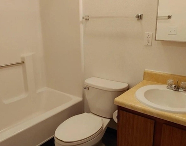 602 W Van Dorn Street - Photo Thumbnail 8