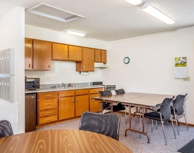 602 W Van Dorn Street - Photo Thumbnail 5