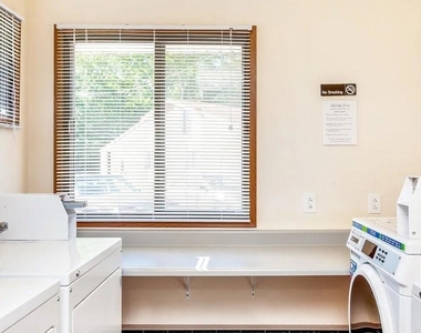 602 W Van Dorn Street - Photo Thumbnail 9