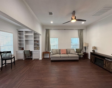 1717 Weber Street - Photo Thumbnail 4