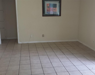 11830 Mosscrest Drive - Photo Thumbnail 2
