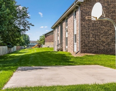 918 E 17th Street - Photo Thumbnail 1