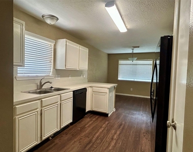 28811 Stapleford Street - Photo Thumbnail 3