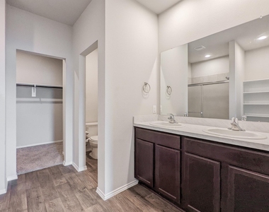 14541 Montclair Way - Photo Thumbnail 15