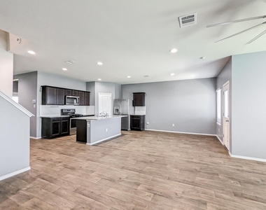 14541 Montclair Way - Photo Thumbnail 3