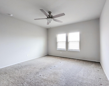 14541 Montclair Way - Photo Thumbnail 11
