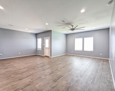 14541 Montclair Way - Photo Thumbnail 2