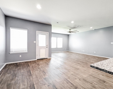14541 Montclair Way - Photo Thumbnail 7