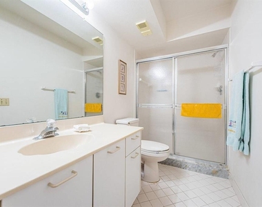 5801 Bahia Del Mar Circle - Photo Thumbnail 16