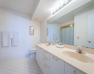 5801 Bahia Del Mar Circle - Photo Thumbnail 15