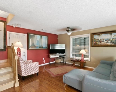 2511 Avenue C - Photo Thumbnail 4