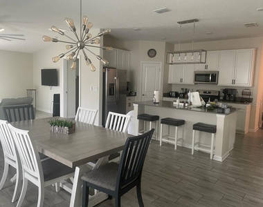 725 Peg Court - Photo Thumbnail 2