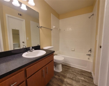 421 Fountainhead Circle - Photo Thumbnail 12