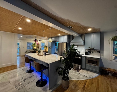 1616 N N Street N - Photo Thumbnail 8