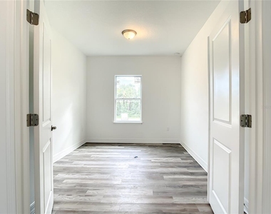 2109 Nordendale Boulevard - Photo Thumbnail 17