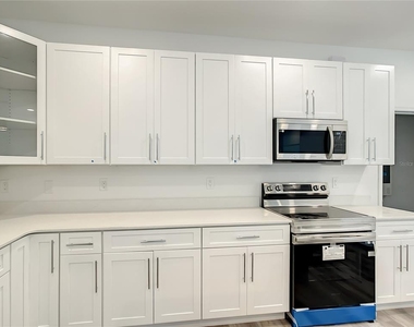 2109 Nordendale Boulevard - Photo Thumbnail 10