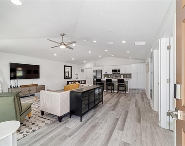 4400 Nw 74th Terrace - Photo Thumbnail 2