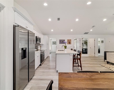 4400 Nw 74th Terrace - Photo Thumbnail 12