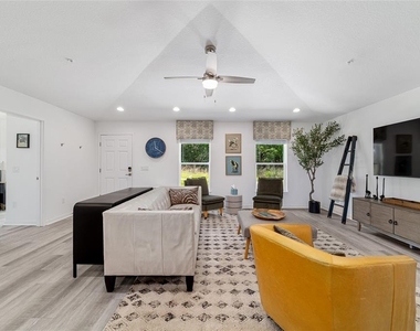 4400 Nw 74th Terrace - Photo Thumbnail 6