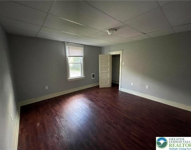 10 Valley Street - Photo Thumbnail 4