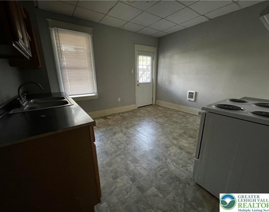 10 Valley Street - Photo Thumbnail 1